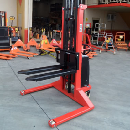 Picture of Semi-Electric Pallet Straddle Stacker 1500kg/3m